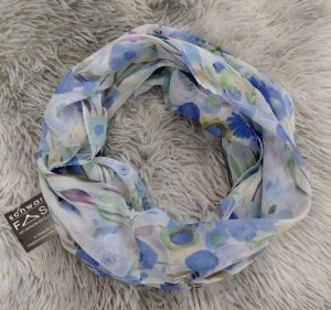 Loop ,, Aqua Glow " aus Viskose